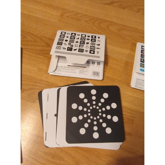 Beiens Visual Stimulus Cards Black And White And Multicolored Cards Lot Of 3 - Picture 9 of 10